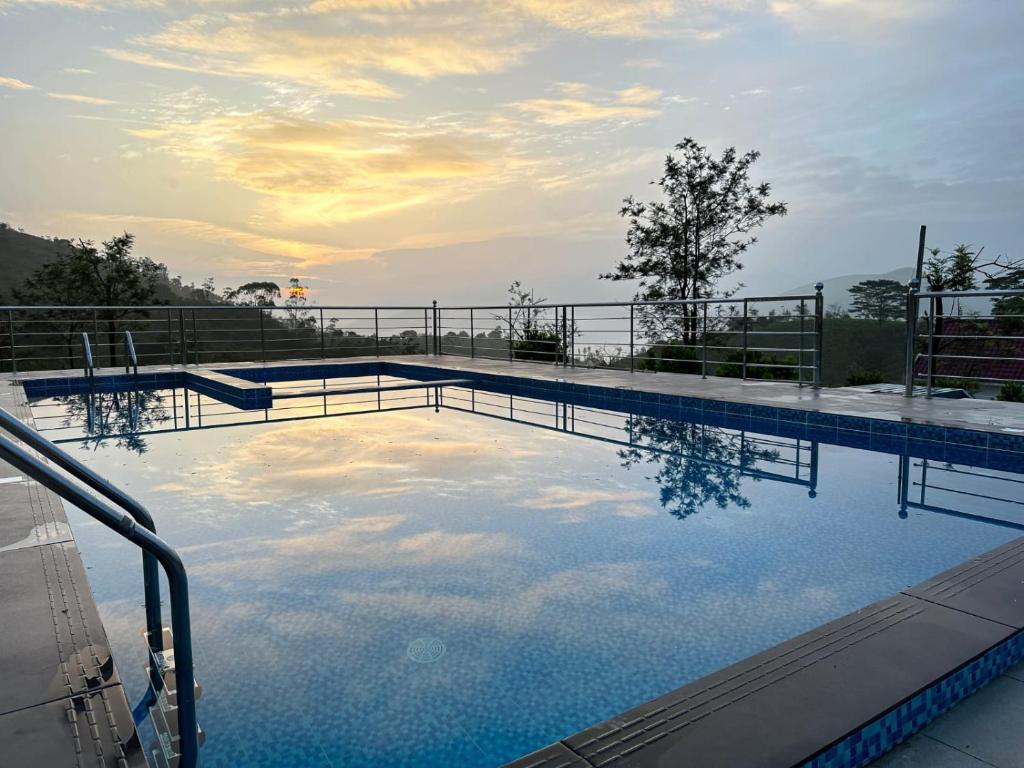 Bazén v ubytování Pine Clough Resort Vagamon nebo v jeho okolí