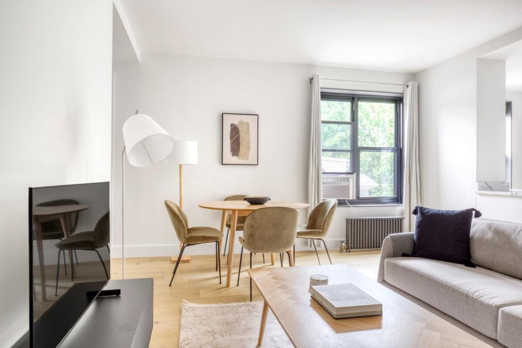 Φωτογραφία από το άλμπουμ του BK Heights 2BR w WD Elevator nr Promenade NYC-910 στο Μπρούκλιν