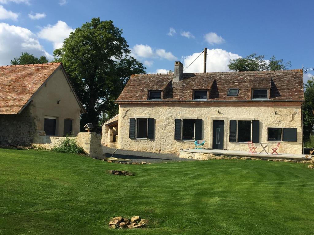 an old stone house with a large yard at LA GERMENIERE in Avessé