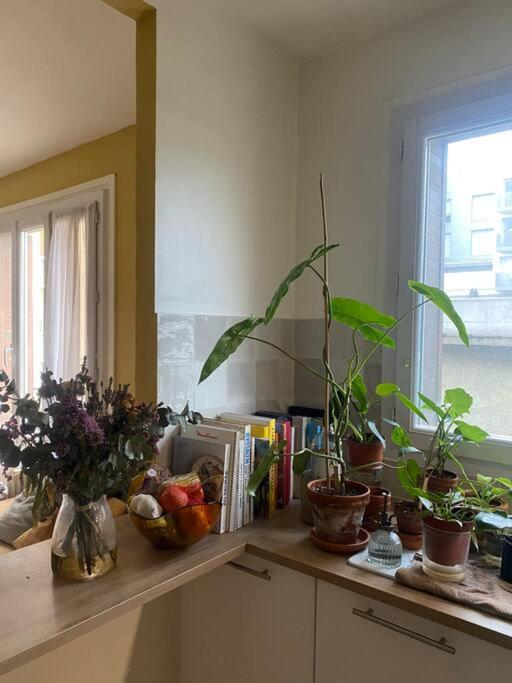 A cozinha ou cozinha compacta de Colorful &amp; cozy flat - 10 min walk from Paris