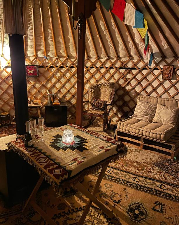 Posezení v ubytování Yurt in La Nucia met zwembad
