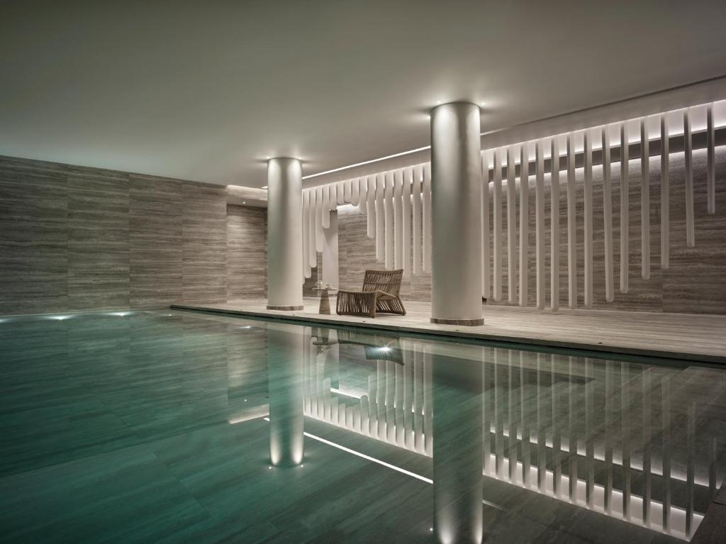 Bazén v ubytování Deos Mykonos - A Myconian Collection Hotel nebo v jeho okolí