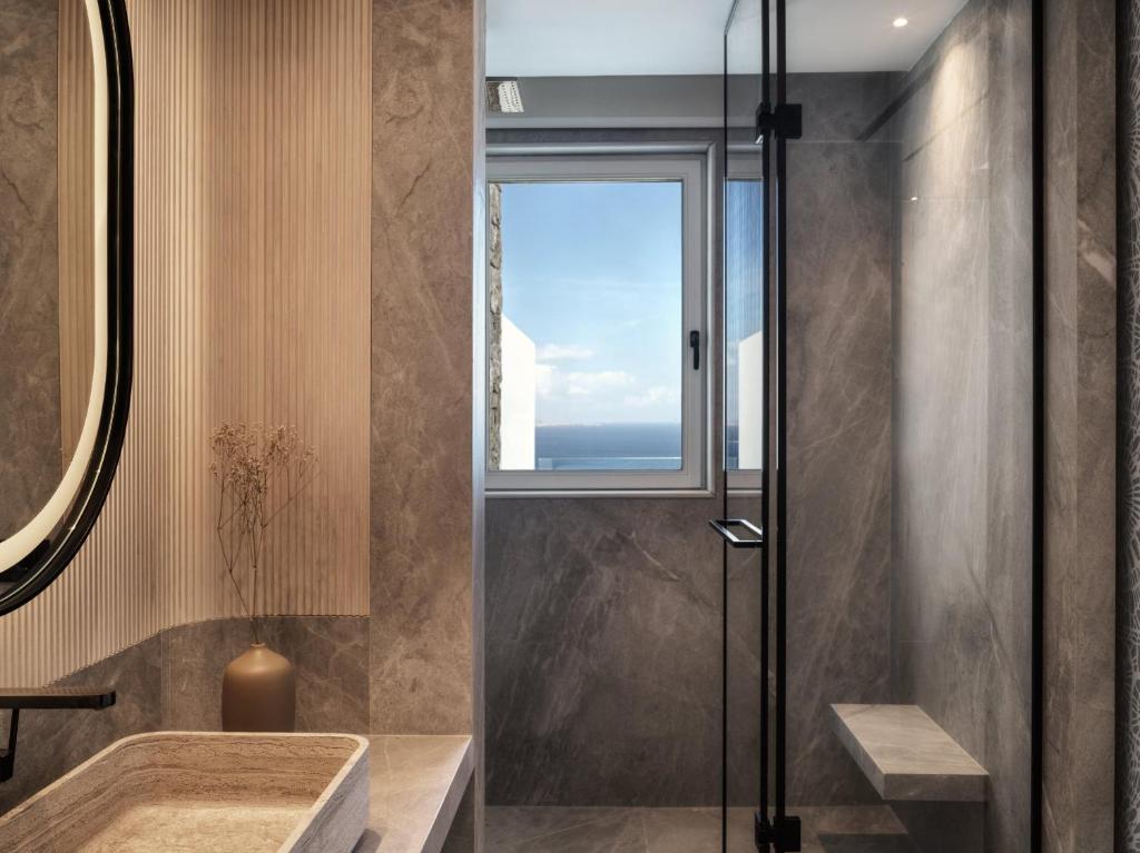 Koupelna v ubytování Deos Mykonos - A Myconian Collection Hotel