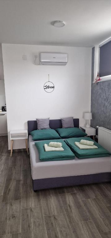 A seating area at Apartman Bajka