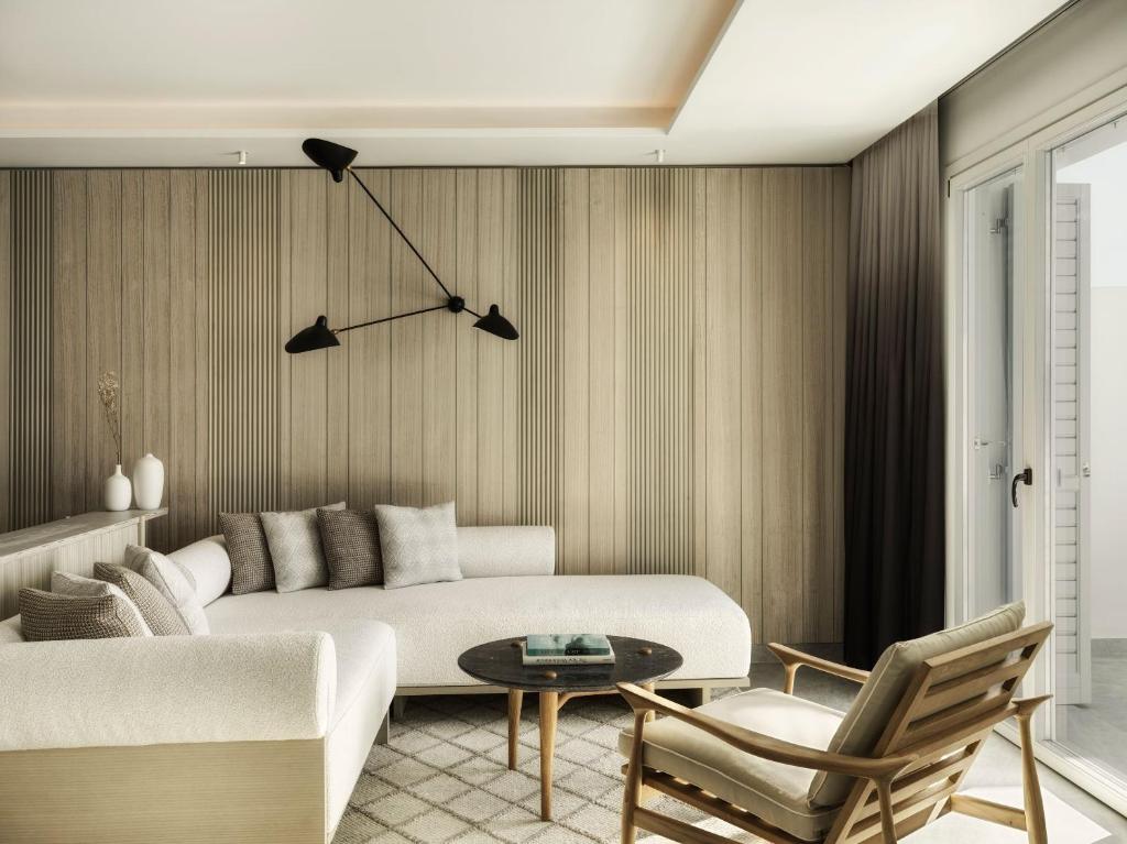 Posezení v ubytování Deos Mykonos - A Myconian Collection Hotel
