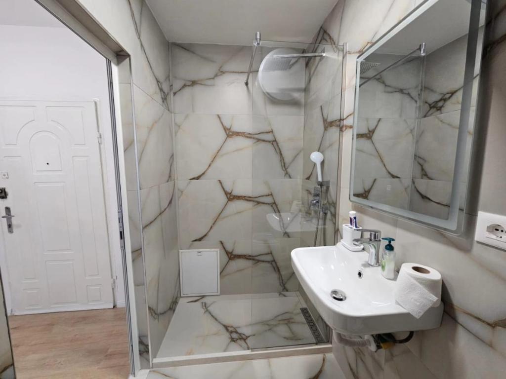Alan Apartments Myslym Shyri Tirana - Image 3