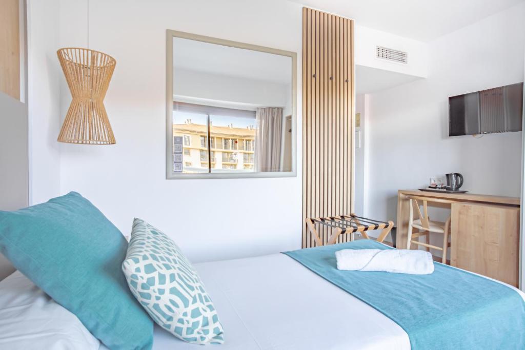 เตียงในห้องที่ Bahía de Alcudia Hotel & Spa