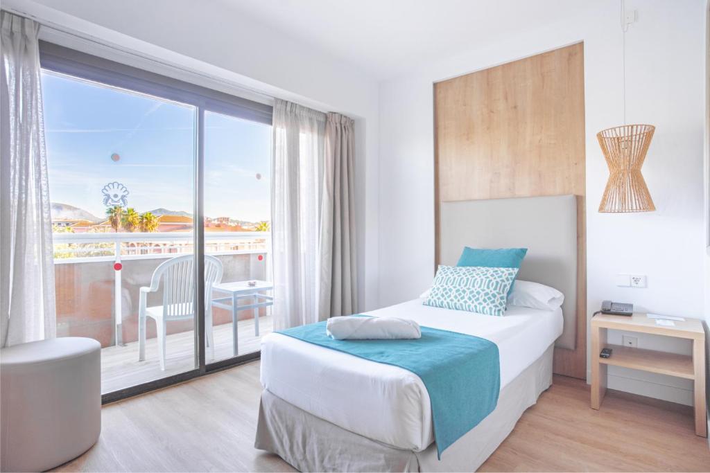เตียงในห้องที่ Bahía de Alcudia Hotel & Spa