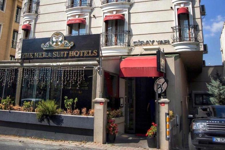 budynek z napisem na przedniej stronie restauracji w obiekcie The Hera Hotels w Stambule