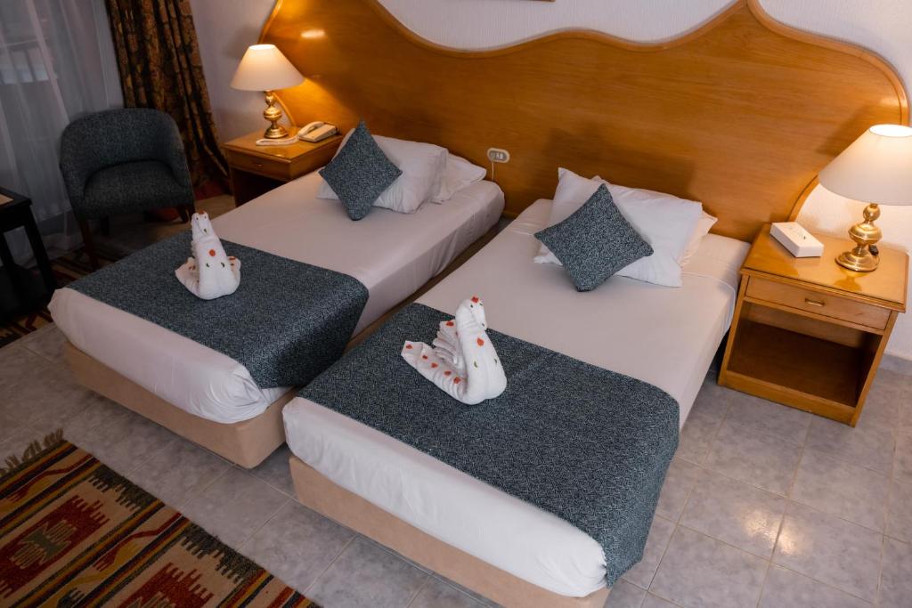 Postel nebo postele na pokoji v ubytování Turquoise Beach Hotel