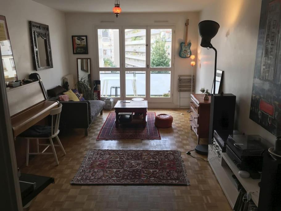 2 bedroom apartment with balcony / park Buttes Chaumont /Jourdain