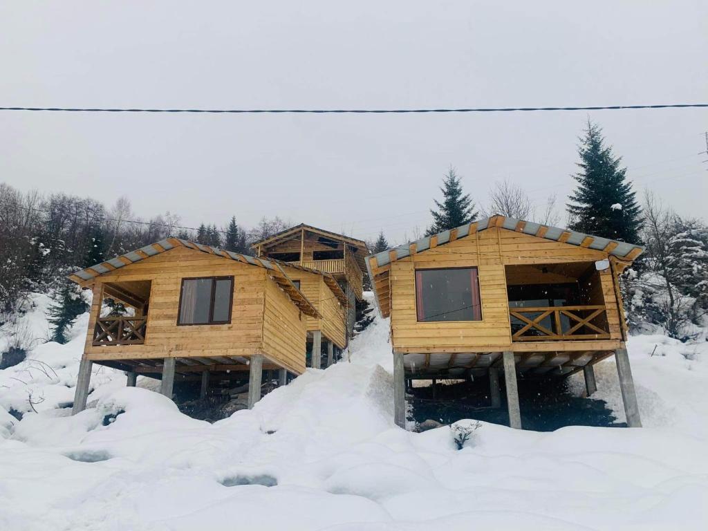 MESTIA COTTAGE TiME v zimě