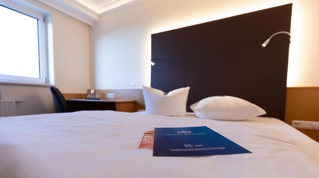Postel nebo postele na pokoji v ubytování Hotel Bavaria Brehna
