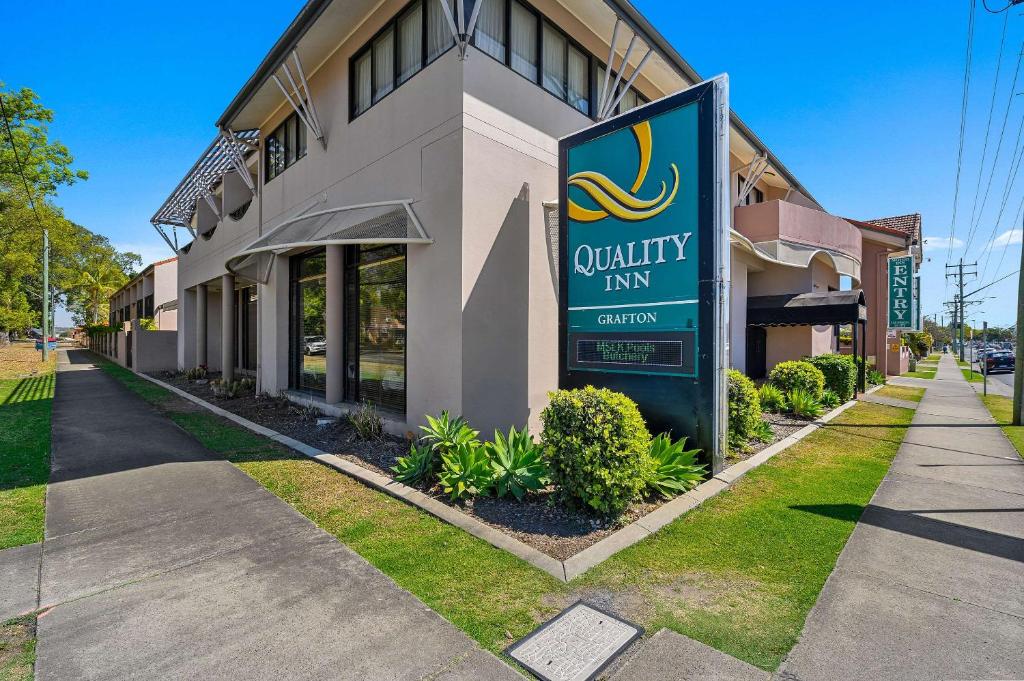a building with a sign for a quality inn at Quality Inn Grafton in Grafton