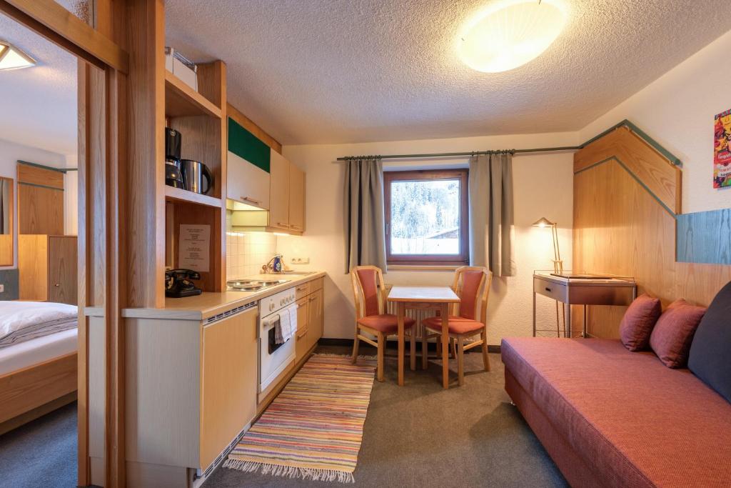 Hotel Pension Kirchplatz - 18