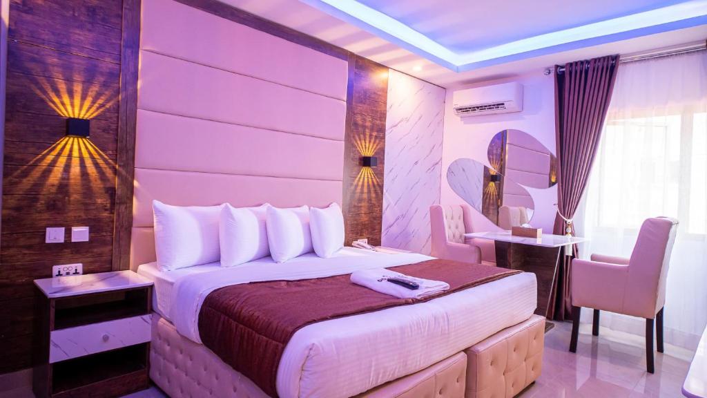 Ένα ή περισσότερα κρεβάτια σε δωμάτιο στο Presken Hotels Ikoyi
