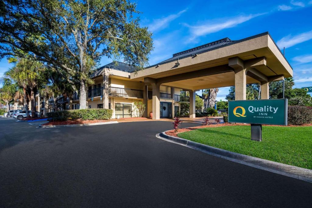 a view of a building with a sign in front of it at Quality Inn Orange Park Jacksonville in Jacksonville