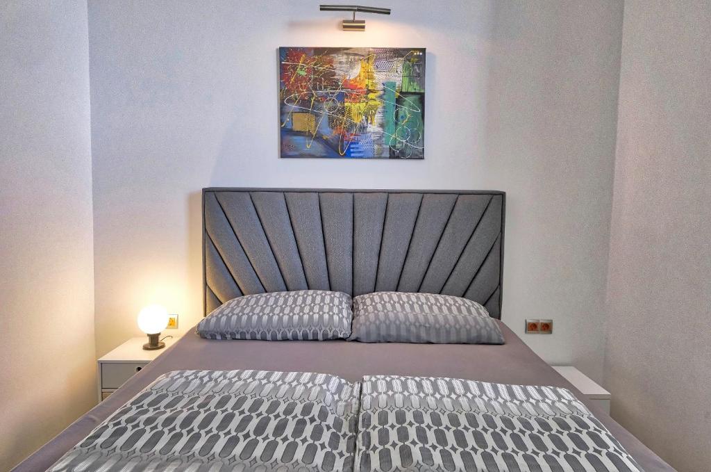 Postel nebo postele na pokoji v ubytování Apartment Ken near Terme Paradiso