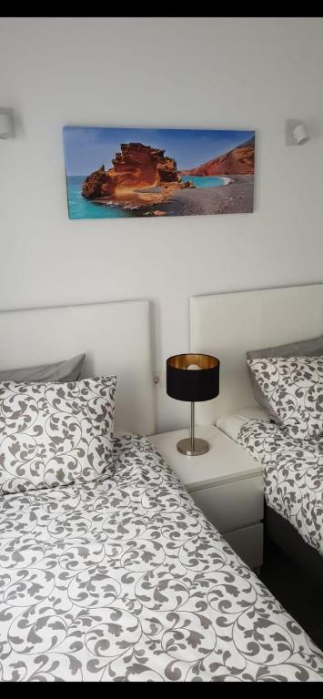 Postel nebo postele na pokoji v ubytování casa sea front costa teguise