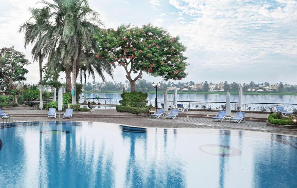 Bazén v ubytování Steigenberger Nile Palace Luxor - Convention Center nebo v jeho okolí
