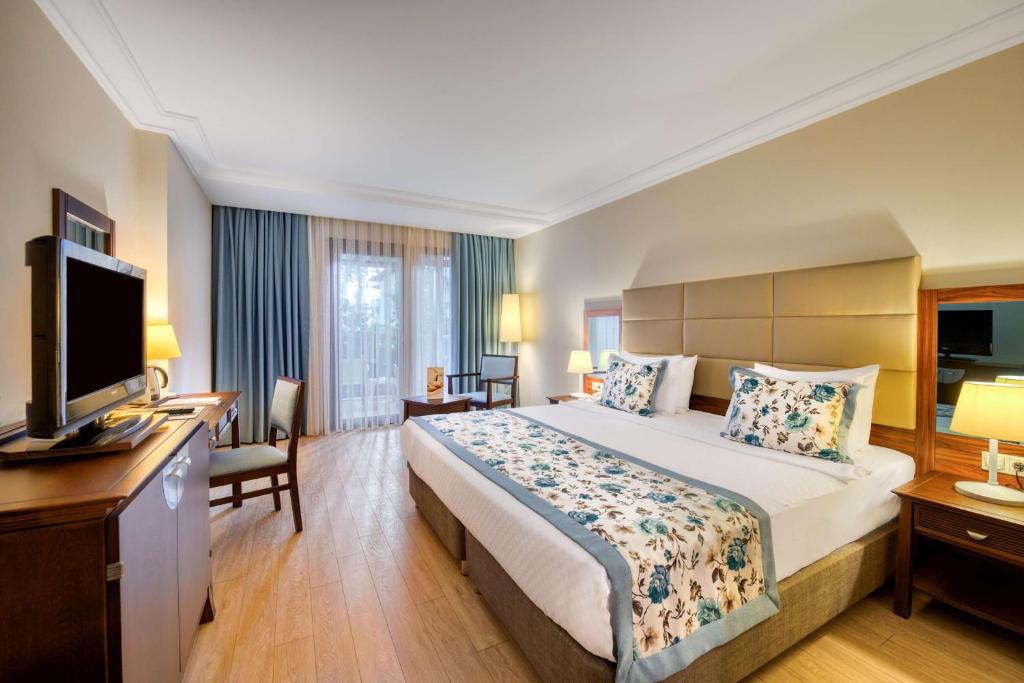 TV a/nebo společenská místnost v ubytování Seven Seas Hotel Life - Ultra All Inclusive & Kids Concept