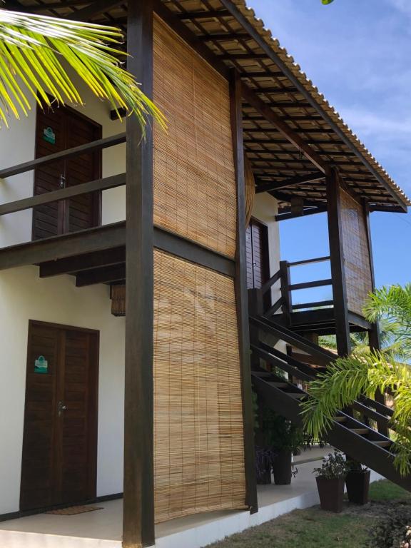 Bangunan di mana terletaknya rumah tamu ini