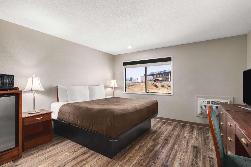 a hotel room with a bed and a window at Columbia River Hotel, Ascend Hotel Collection in The Dalles in The Dalles