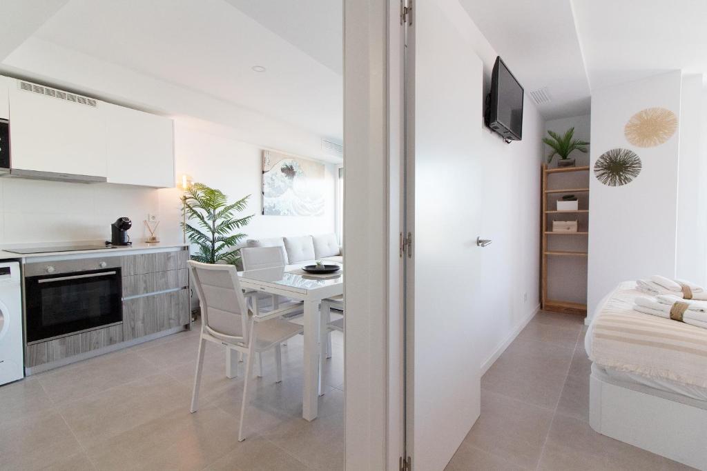 Kuchyň nebo kuchyňský kout v ubytování Global Properties, Apartamento con terraza y vistas al mar y a la montaña