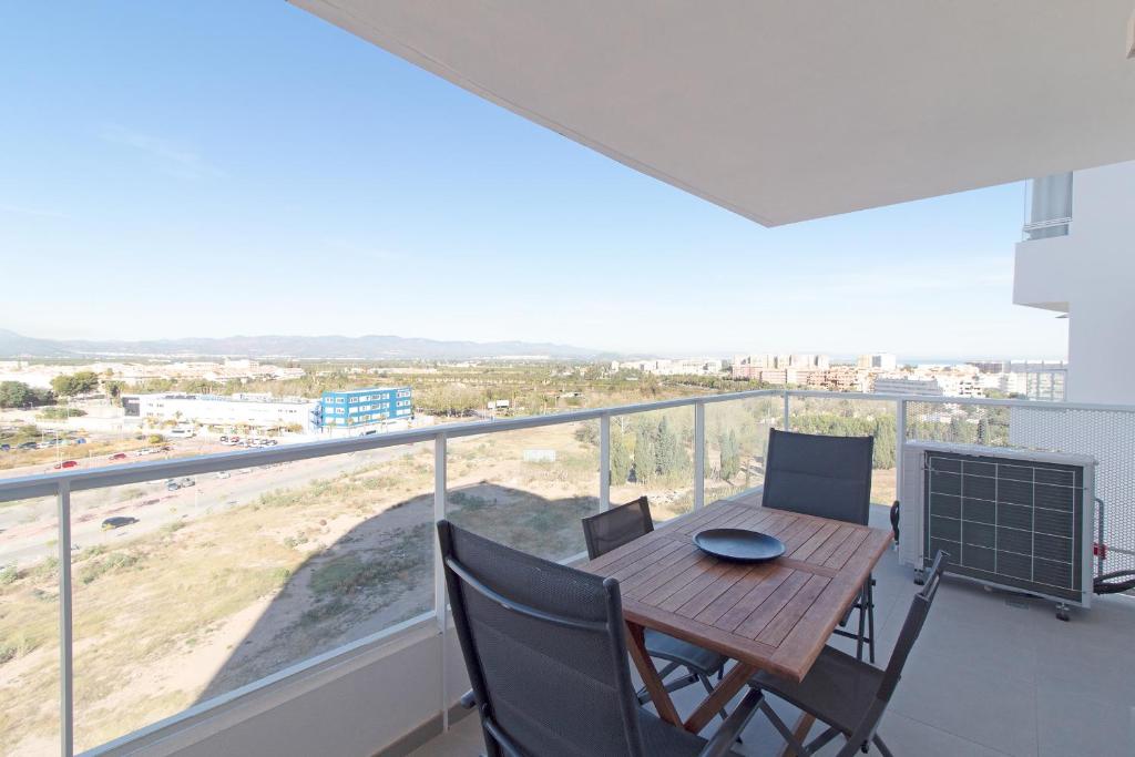 Balkón nebo terasa v ubytování Global Properties, Apartamento con terraza y vistas al mar y a la montaña