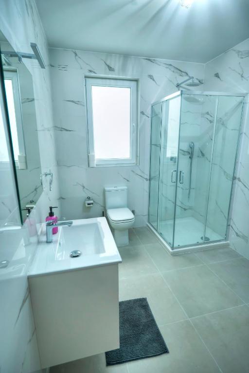 Koupelna v ubytování Spacious, bright & modern 3 bedrooms, balcony APIC1-1