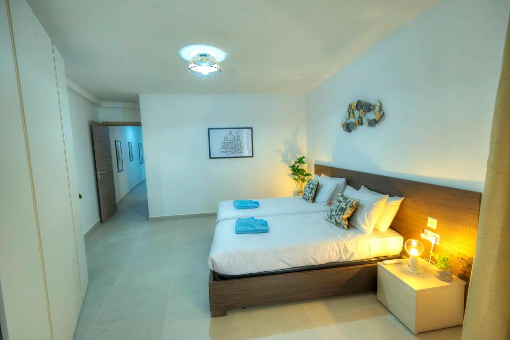 Postel nebo postele na pokoji v ubytování Spacious, bright & modern 3 bedrooms, balcony APIC1-1