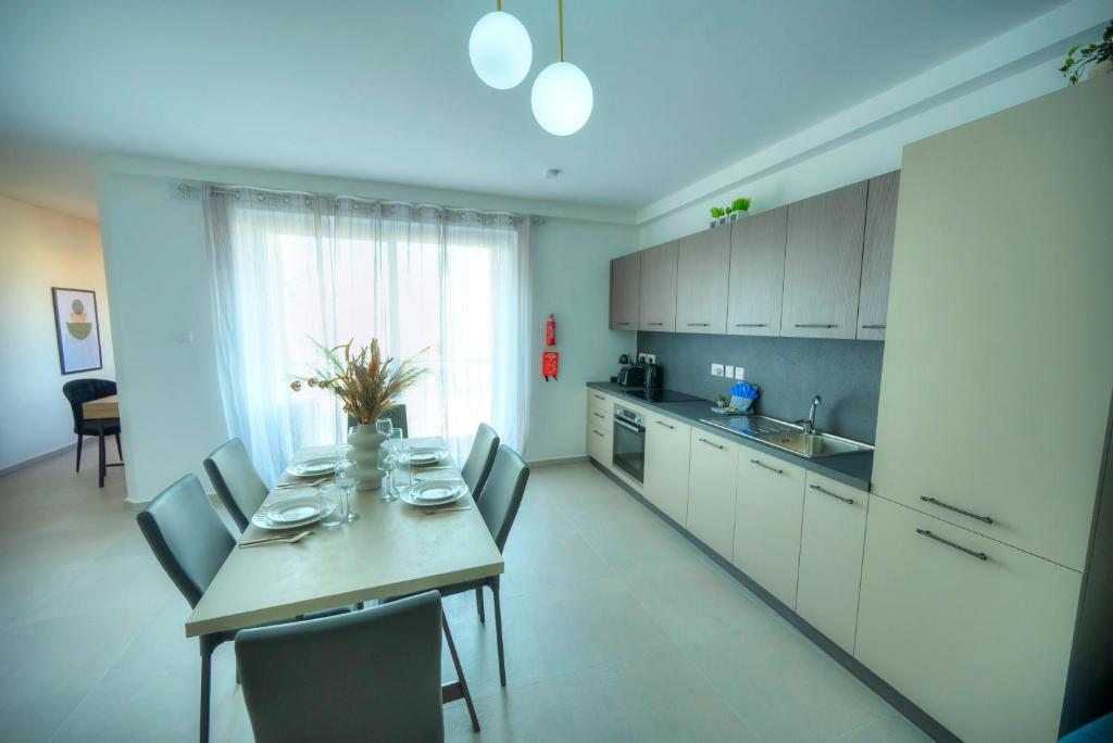 Kuchyň nebo kuchyňský kout v ubytování Spacious, bright & modern 3 bedrooms, balcony APIC1-1