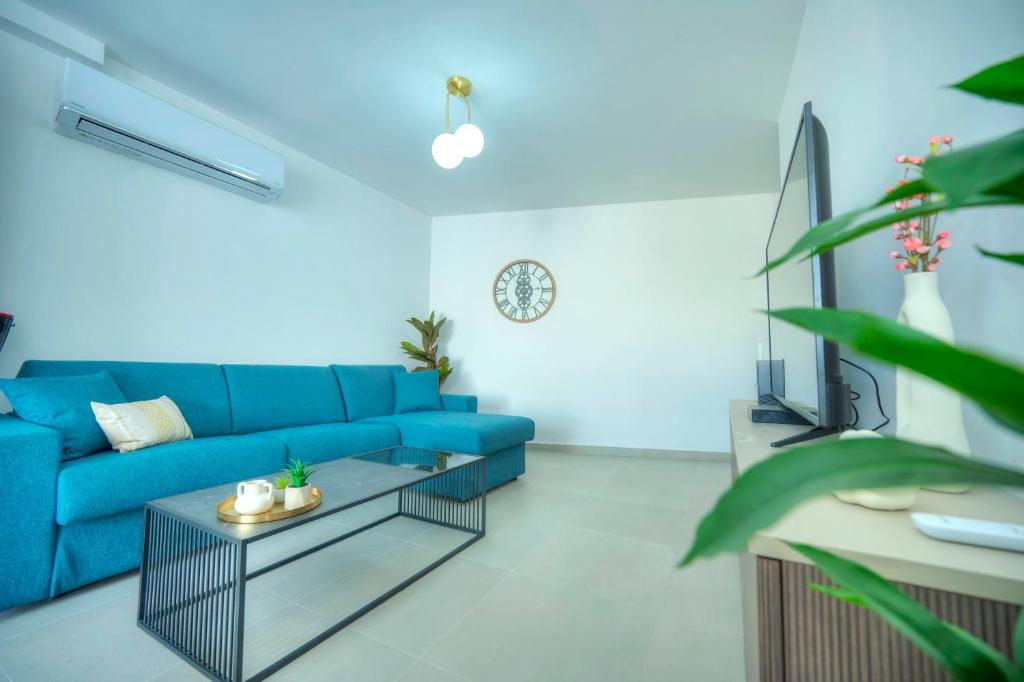 TV a/nebo společenská místnost v ubytování Spacious, bright & modern 3 bedrooms, balcony APIC1-1