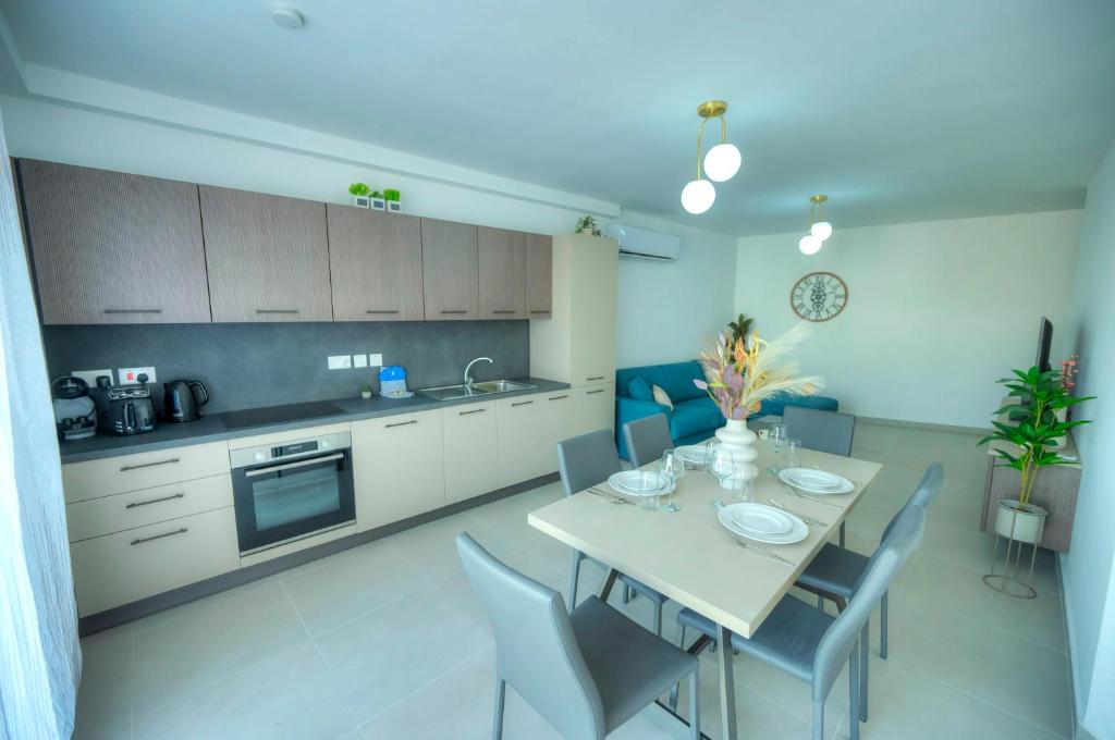 Kuchyň nebo kuchyňský kout v ubytování Spacious, bright & modern 3 bedrooms, balcony APIC1-1