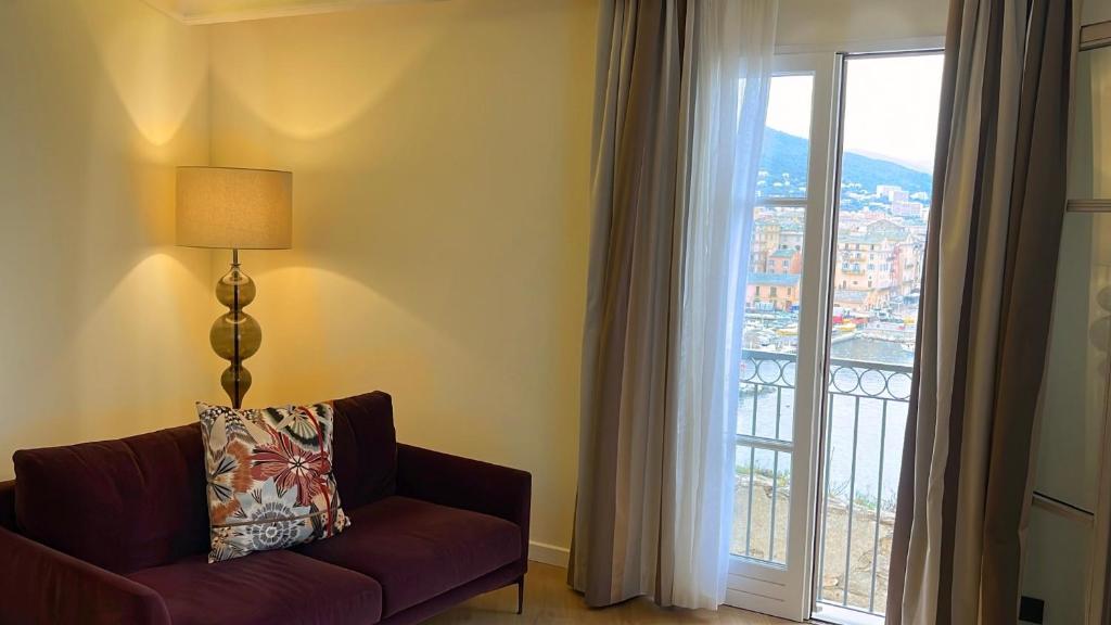 Posezení v ubytování Hôtel Des Gouverneurs