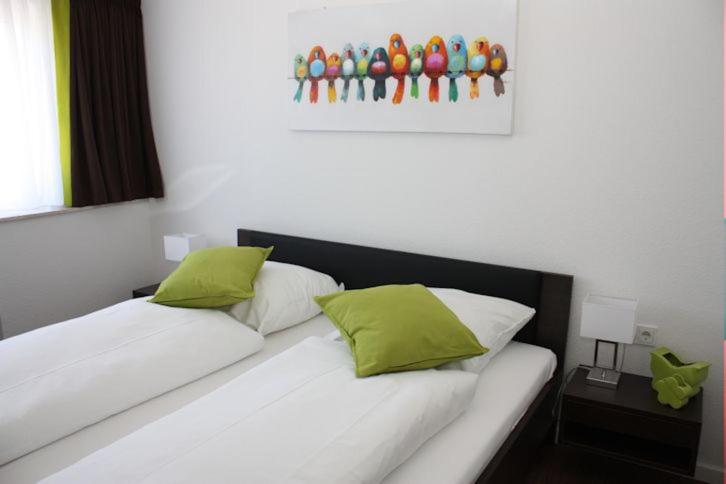 Postel nebo postele na pokoji v ubytování Hotel Schwan - Das Gästehaus Ilse