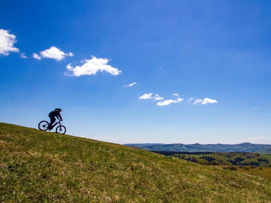Jízda na kole v ubytování Feriendorf Wasserkuppe nebo okolí