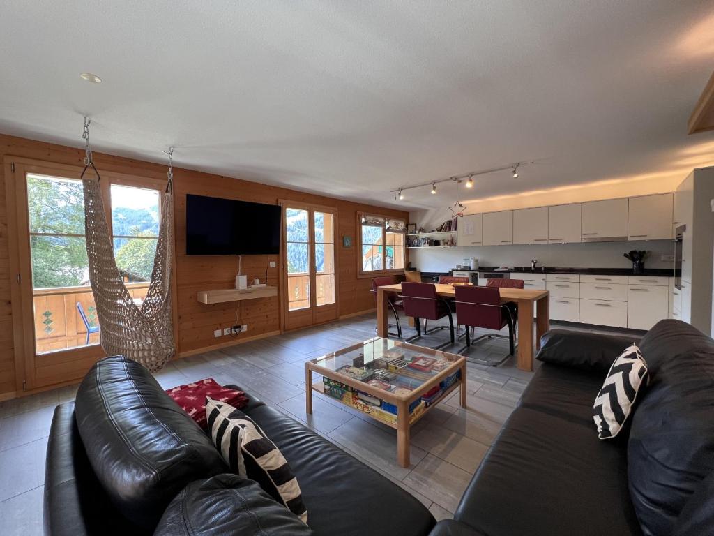 TV a/nebo společenská místnost v ubytování Chalet Bergrose 3