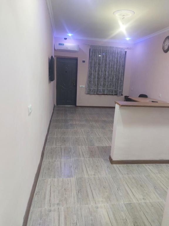 an empty room with a desk and a door at Բնակարան վարձով տուն բնակարան in Nor Kharberd