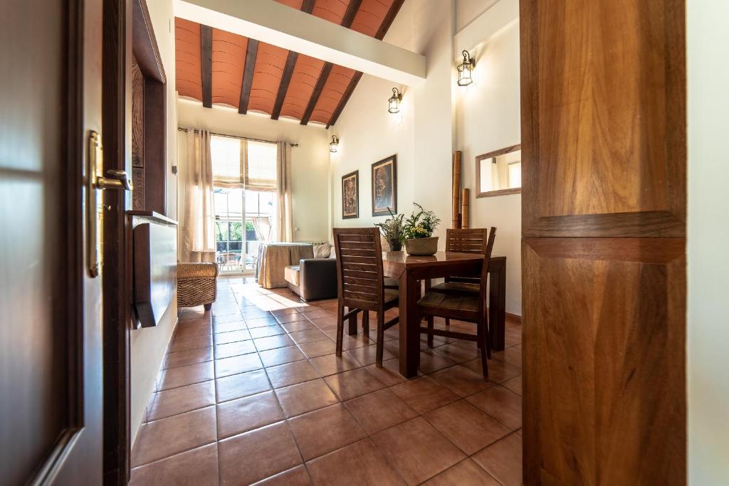 A seating area at Casa El Oasis del Lago Alojamiento Rural