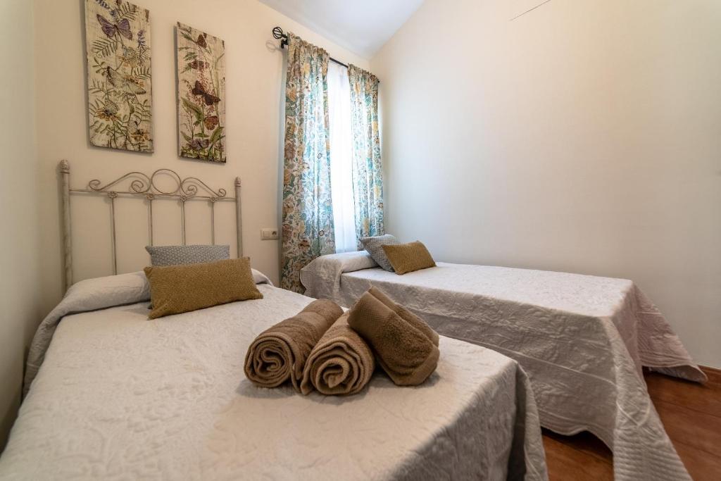 A bed or beds in a room at Casa El Oasis del Lago Alojamiento Rural