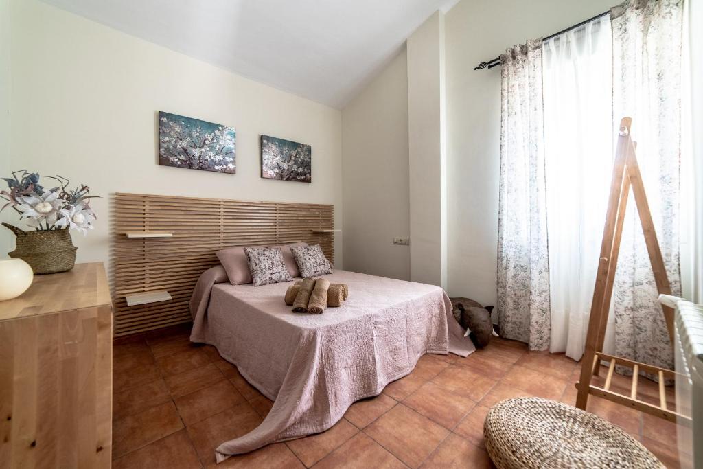 A bed or beds in a room at Casa El Oasis del Lago Alojamiento Rural