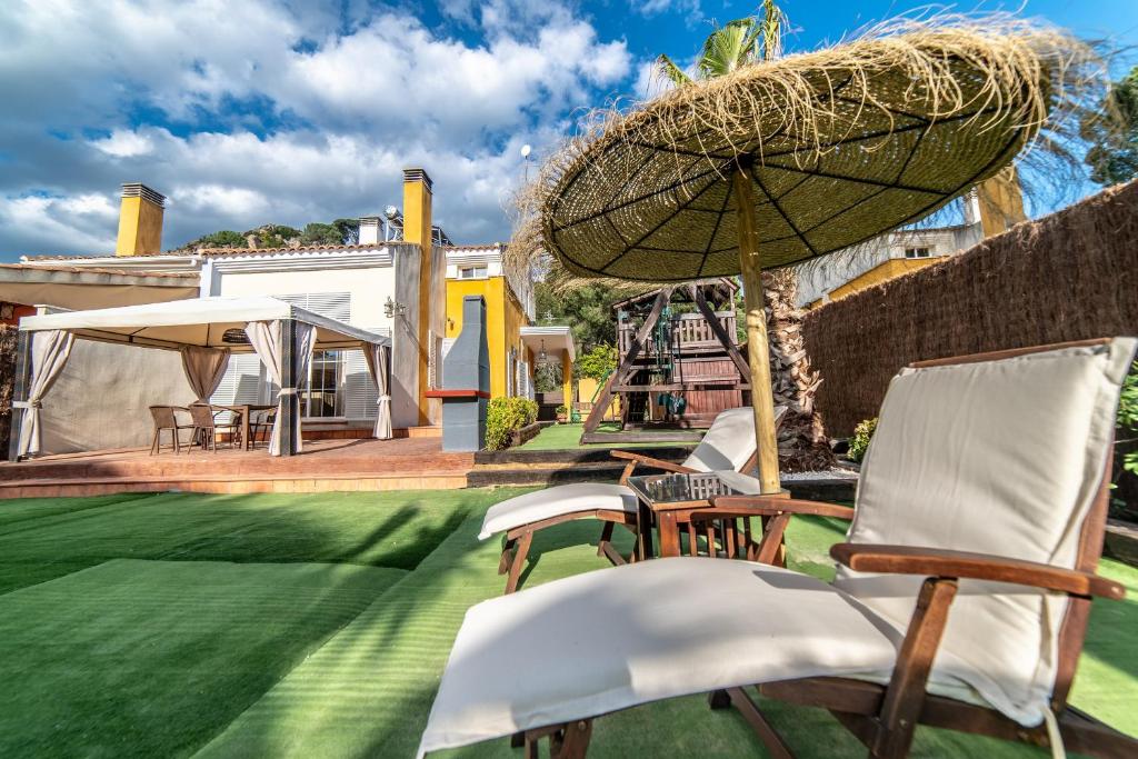 A patio or other outdoor area at Casa El Oasis del Lago Alojamiento Rural