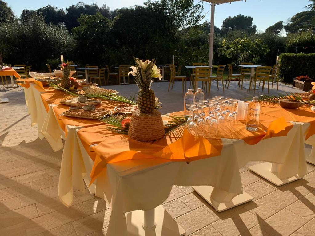 a table with a pineapple centerpiece on top of it at San Giuseppe Casa per Ferie in Quercianella