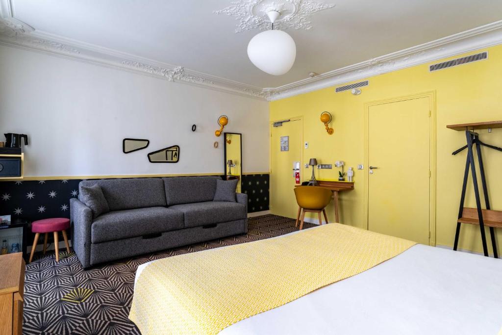 Postel nebo postele na pokoji v ubytování Hôtel Augustin - Astotel