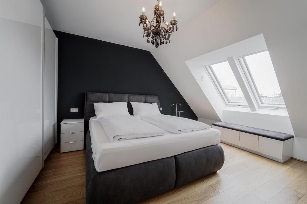 Ένα ή περισσότερα κρεβάτια σε δωμάτιο στο Modern stylish design apartment with free parking Emily
