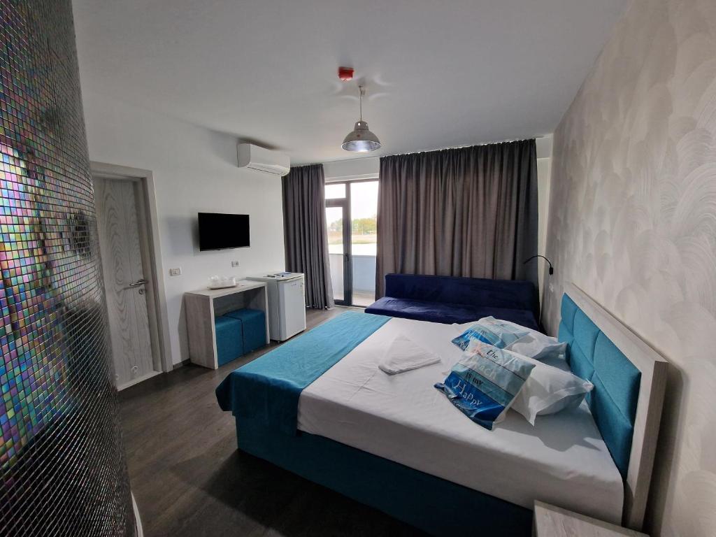 Hotel H pe plaja Belona - Habitación Cuádruple Con Vista Al Lago