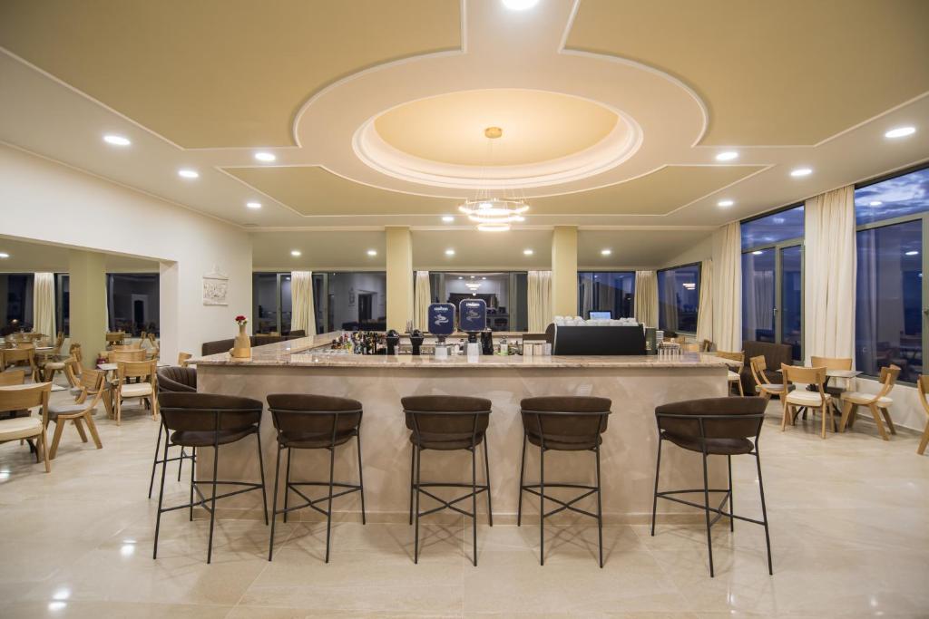 V Hotel Delphi餐厅或其他用餐的地方