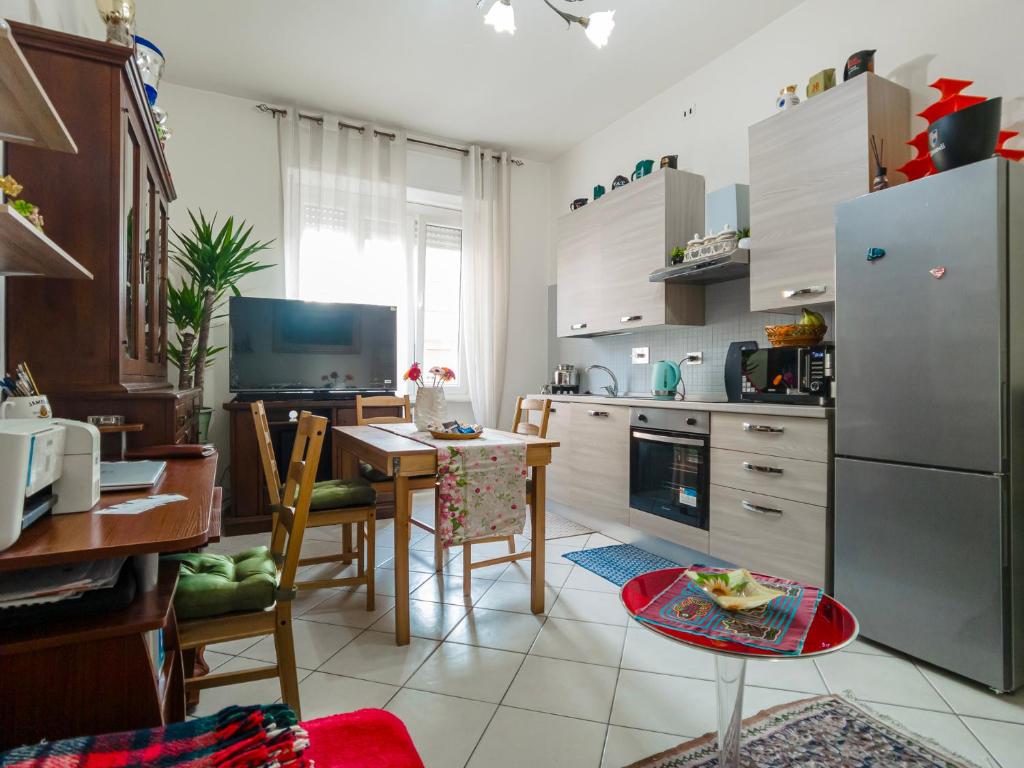 A kitchen or kitchenette at MFS San Marino Host