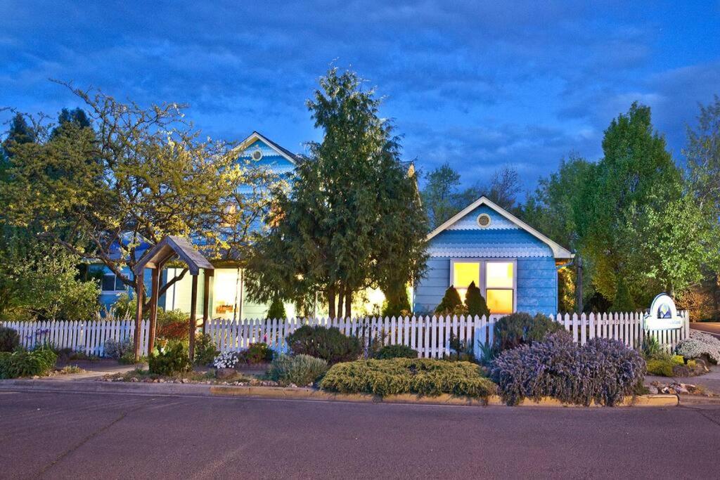 Bluemoon Vacation Rentals Bluemoon Cottage, Ashland (updated prices 2024)